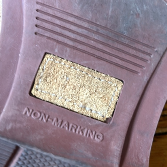 Vintage G.H. Bass Men’s Pembroke suede wingtips. Lace up tan, suede. Size 10 - Picture 10 of 11